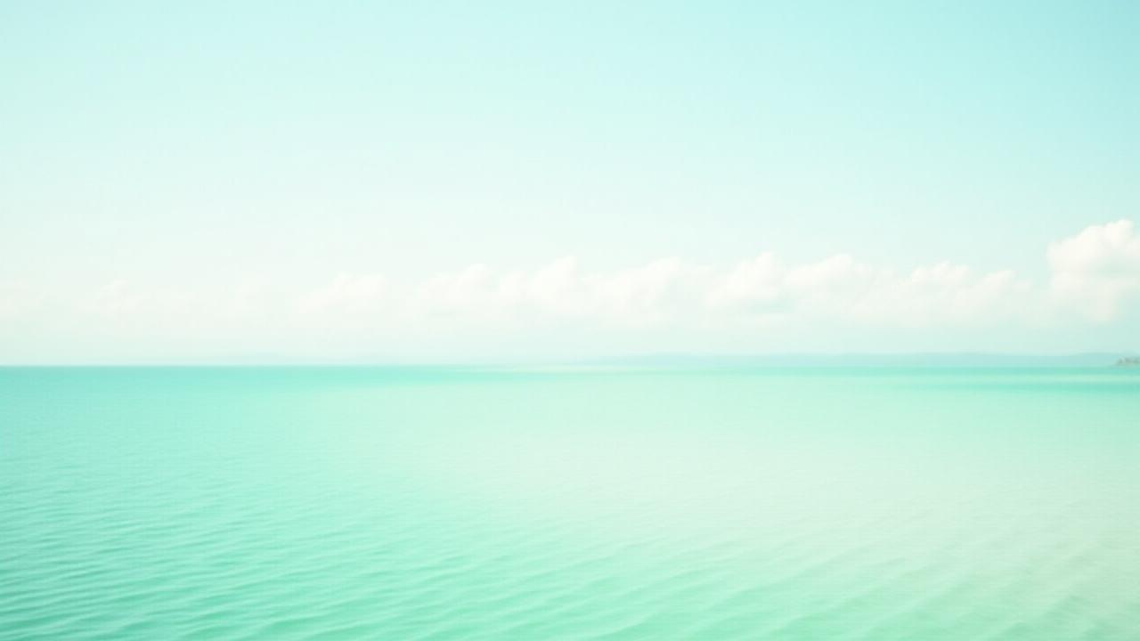 에메랄드빛 바다와 하얀 모래사장